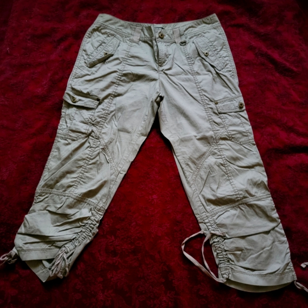 Cotton Apt 9 Cargo Capri Pants Khaki, Size 8